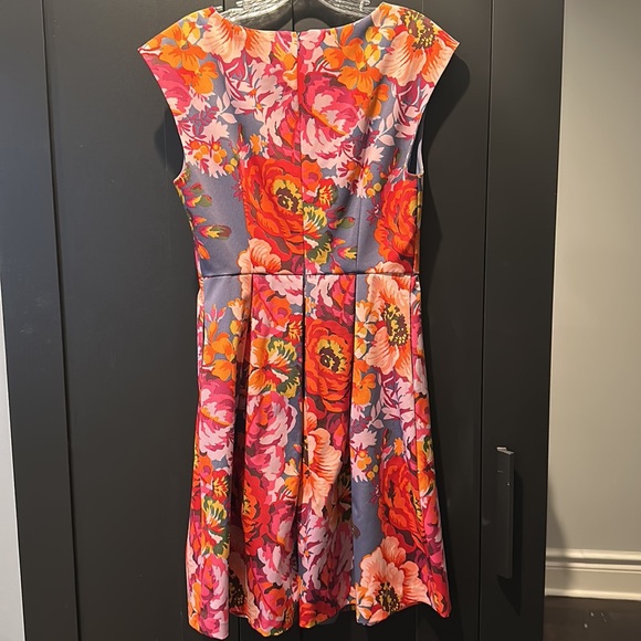 Vibrant large format spring floral fit and flare size 4 (runs lrg) party dress - Picture 4 of 5